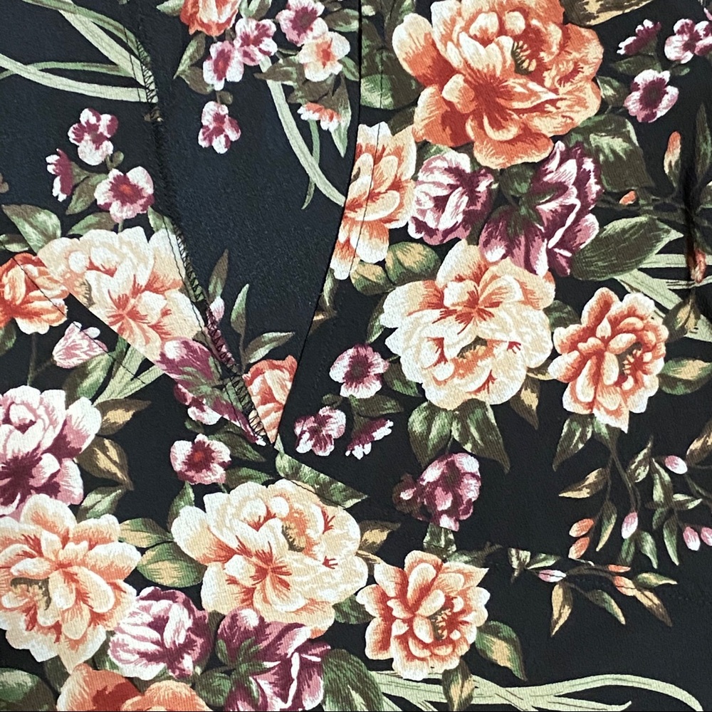 FLORAL TOP - Picture 3 of 3